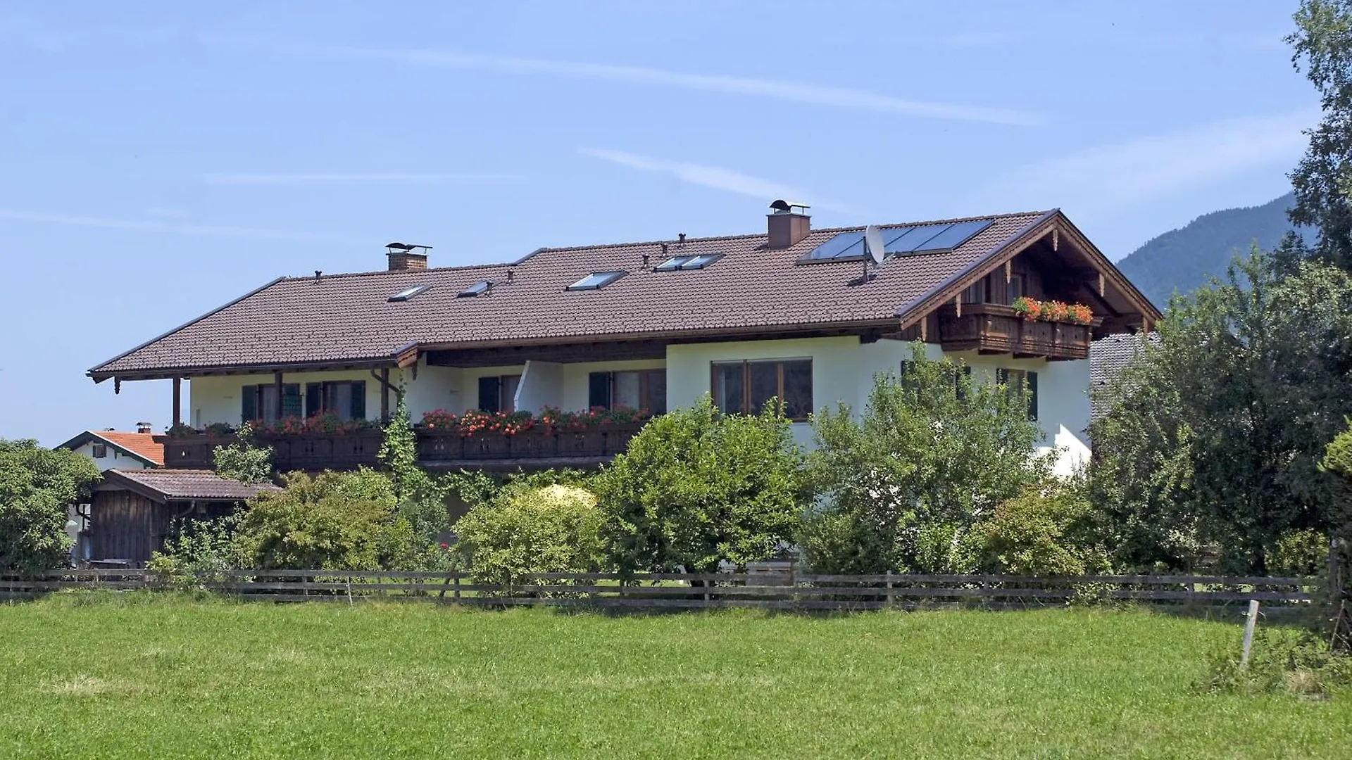 Apartment Gaestehaus Weissenbacher-Ferienwohnungen Marquartstein